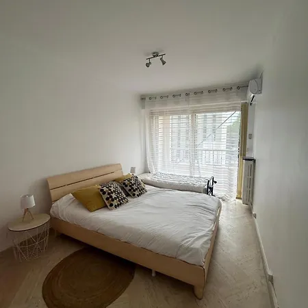 Appartement Le President 100 M De La *