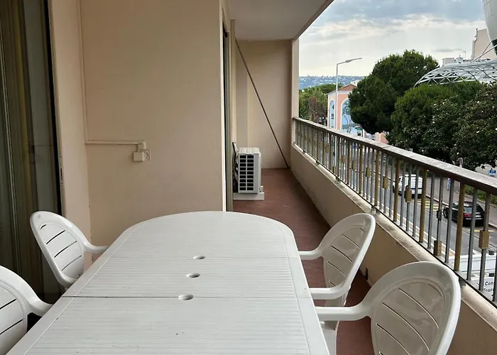 Le President 100 M De La *