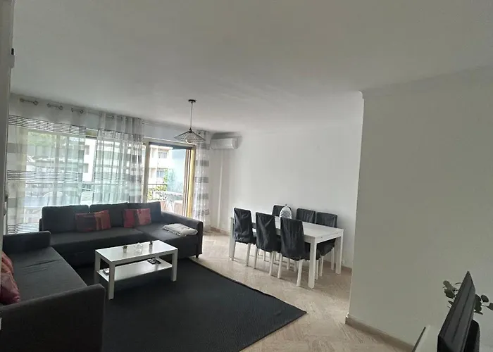 Le President 100 M De La Апартаменти *